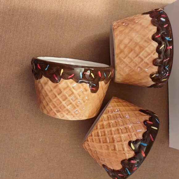 Set Of 3 Ice Cream Cone Shaped Ceramic Bowls With Chocolate & Sprinkles Design - Picture 2 of 5